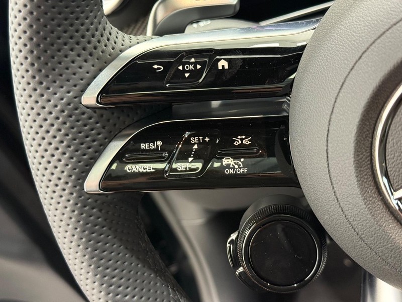 Mercedes-Benz GLC Vehicle Image 11