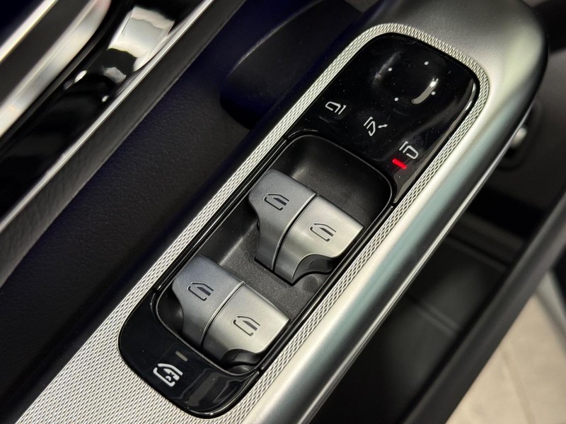 Mercedes-Benz GLC Vehicle Image 15