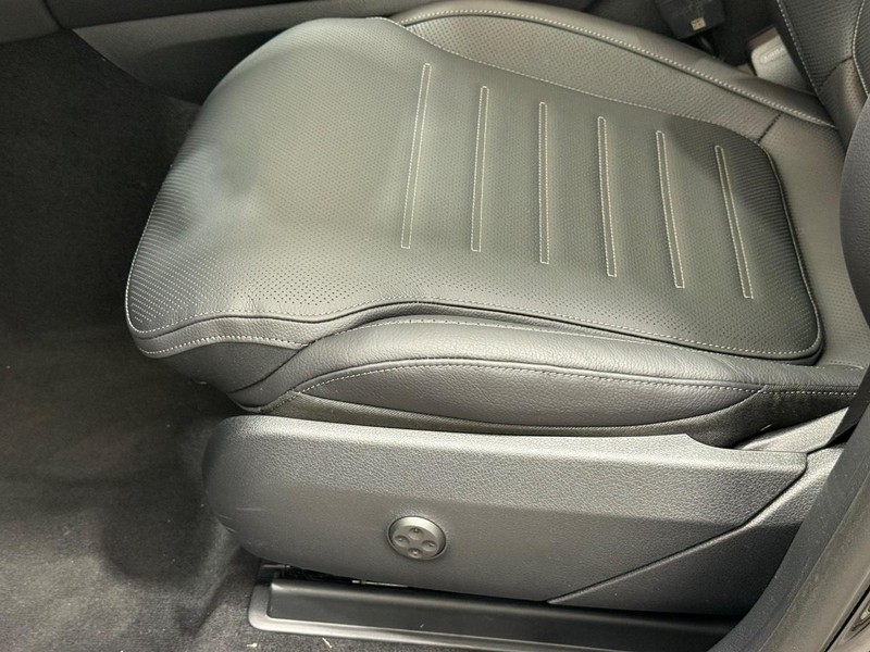 Mercedes-Benz GLC Vehicle Image 16