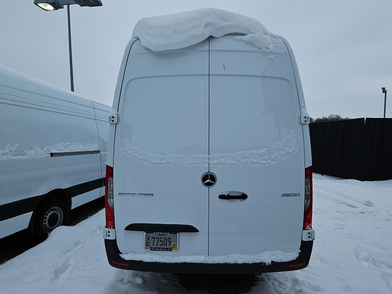 Mercedes-Benz Sprinter Van Vehicle Image 3