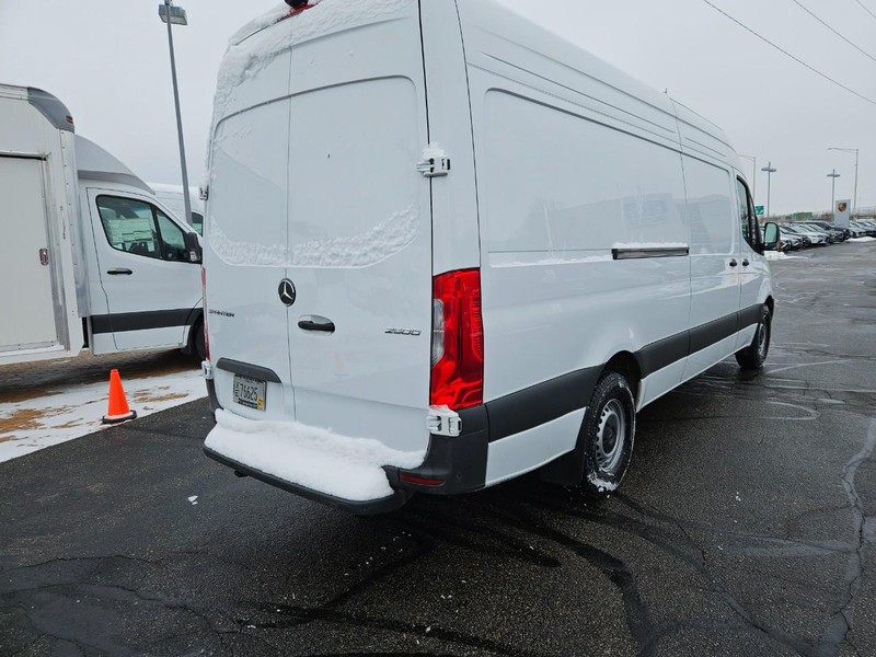 Mercedes-Benz Sprinter Van Vehicle Image 3