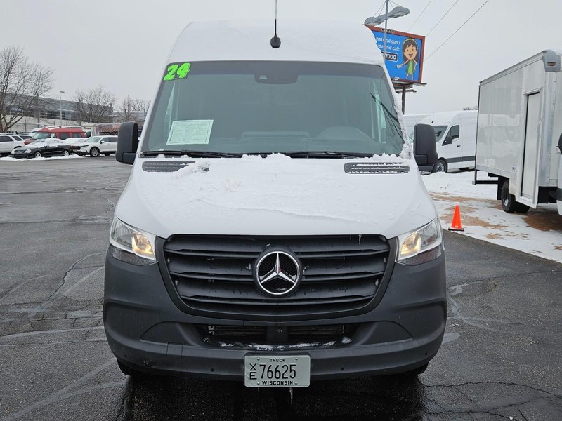 Mercedes-Benz Sprinter Van Vehicle Image 9