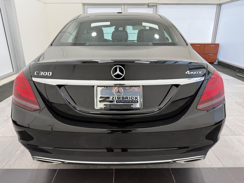 Mercedes-Benz C-Class Vehicle Image 3