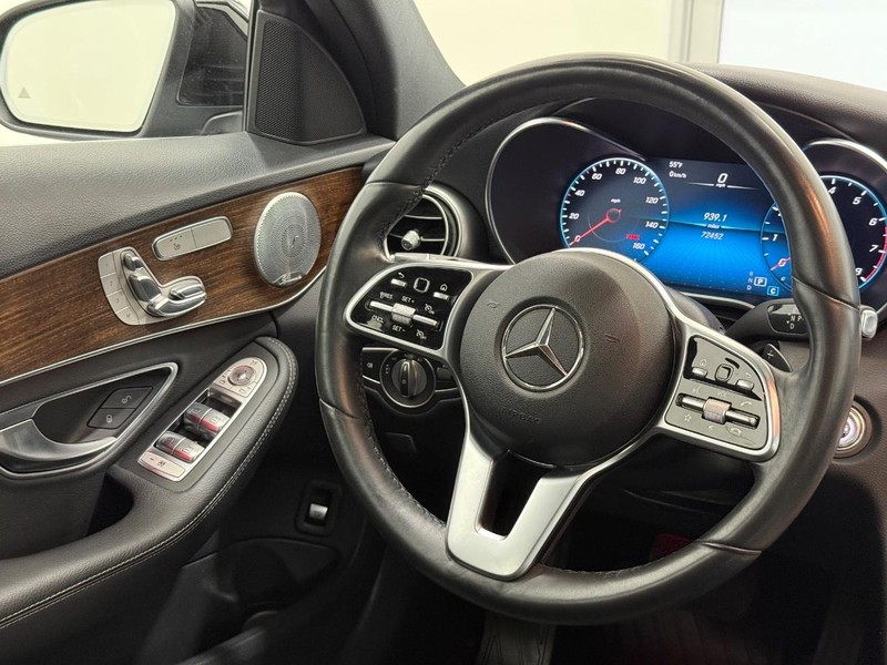 Mercedes-Benz C-Class Vehicle Image 11
