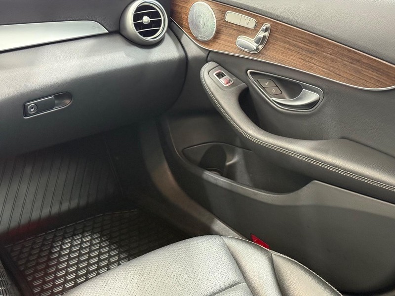 Mercedes-Benz C-Class Vehicle Image 12