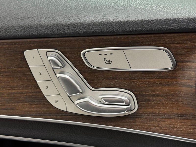 Mercedes-Benz C-Class Vehicle Image 13