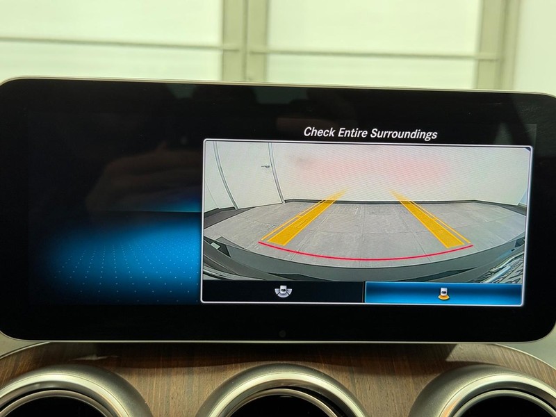 Mercedes-Benz C-Class Vehicle Image 17