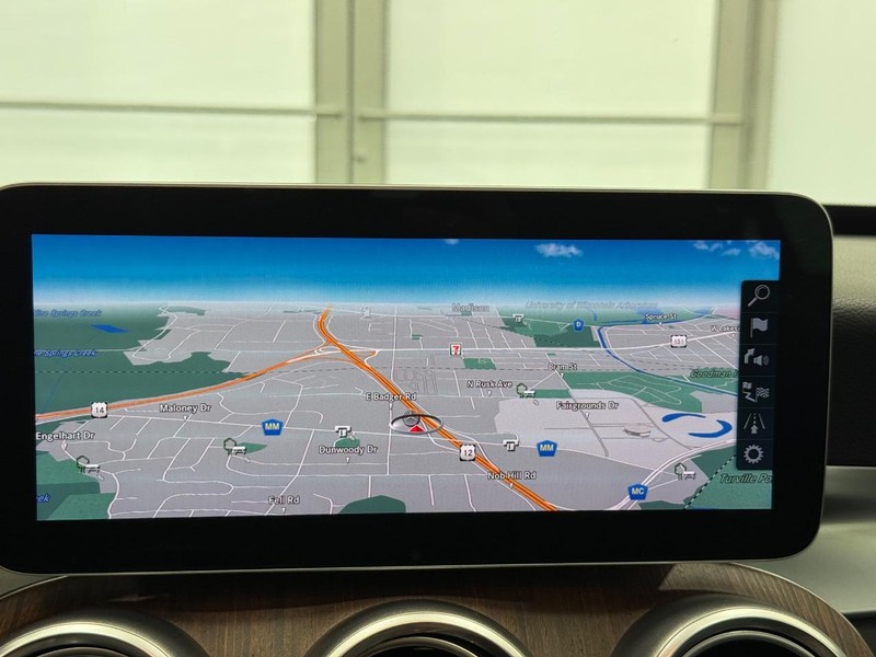 Mercedes-Benz C-Class Vehicle Image 18