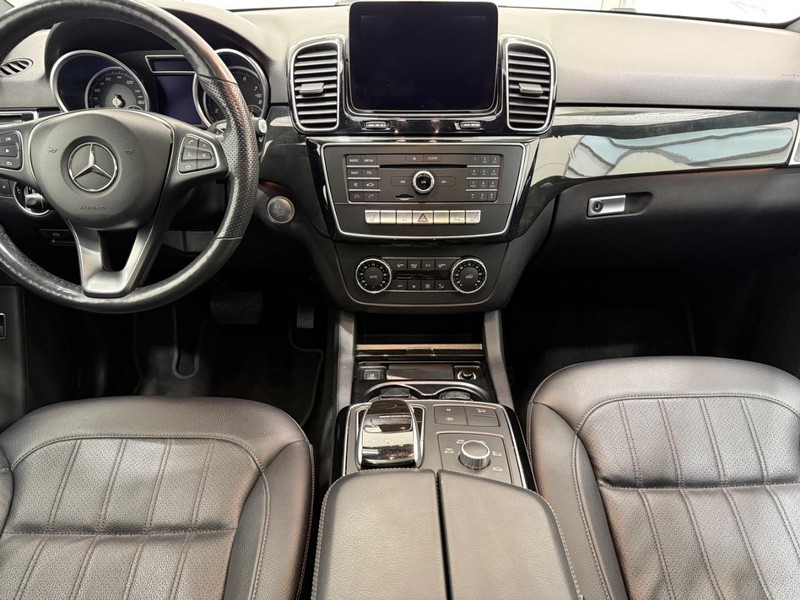 Mercedes-Benz GLE Vehicle Image 9