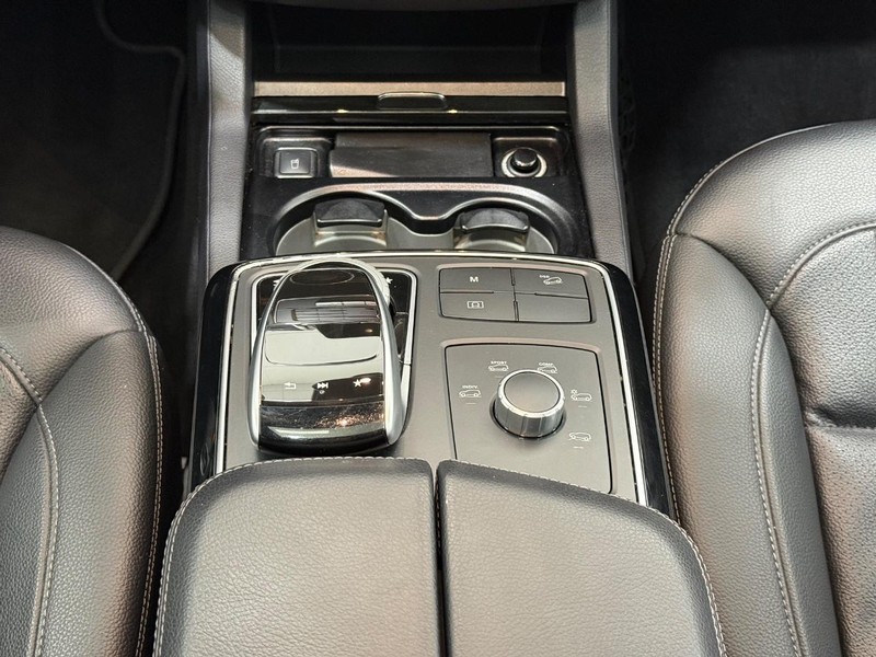 Mercedes-Benz GLE Vehicle Image 11