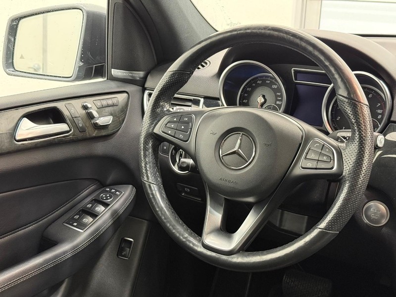 Mercedes-Benz GLE Vehicle Image 12