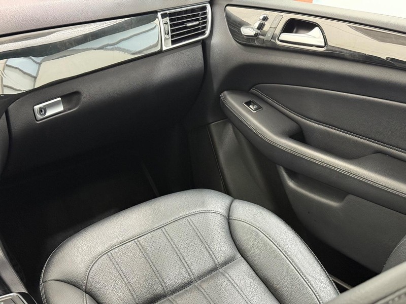 Mercedes-Benz GLE Vehicle Image 13