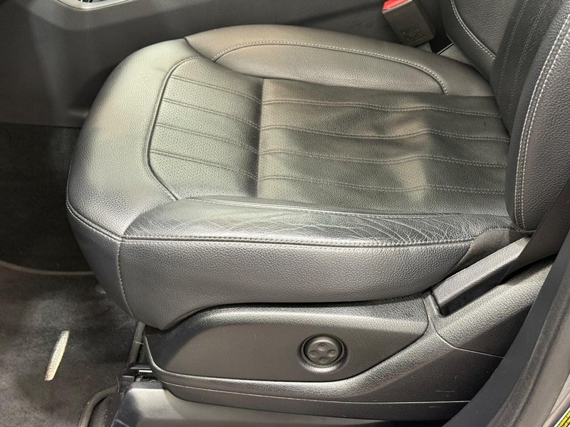 Mercedes-Benz GLE Vehicle Image 21