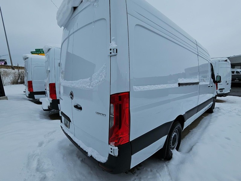 Mercedes-Benz Sprinter Van Vehicle Image 2