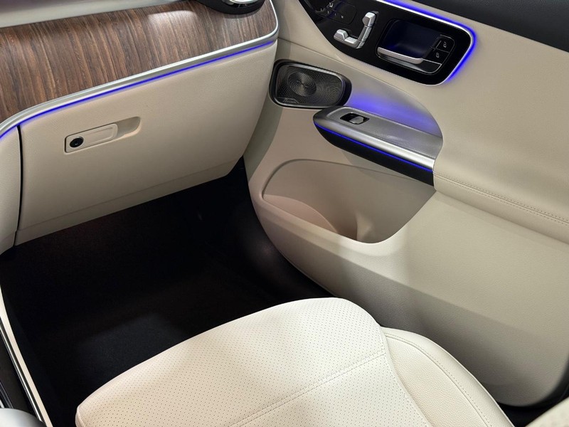 Mercedes-Benz GLC Vehicle Image 9