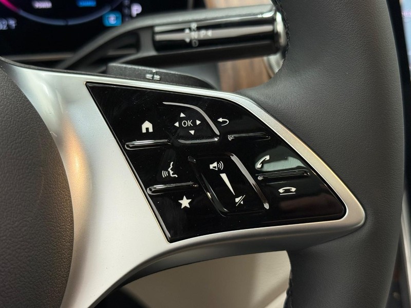 Mercedes-Benz GLC Vehicle Image 12