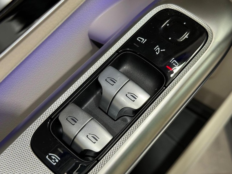 Mercedes-Benz GLC Vehicle Image 15