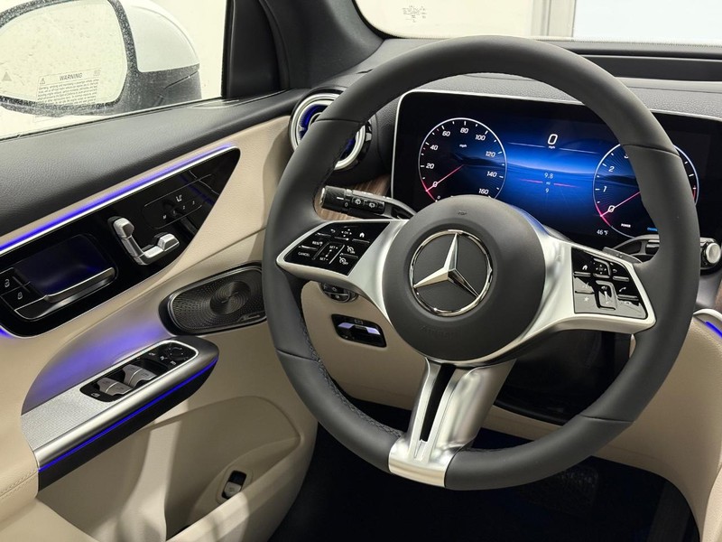 Mercedes-Benz GLC Vehicle Image 8