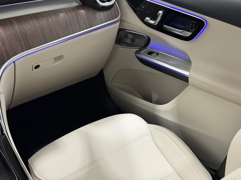 Mercedes-Benz GLC Vehicle Image 9