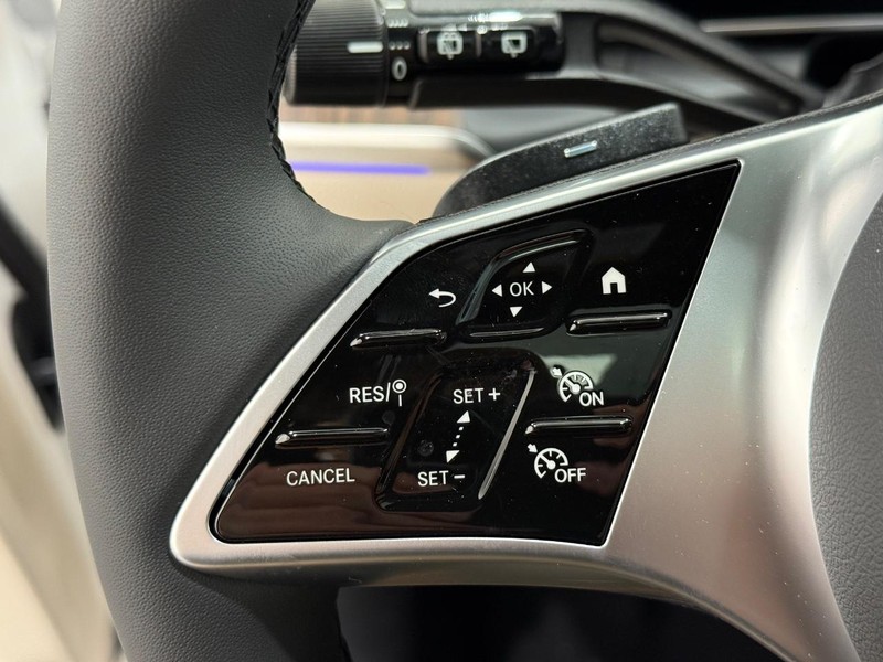 Mercedes-Benz GLC Vehicle Image 11