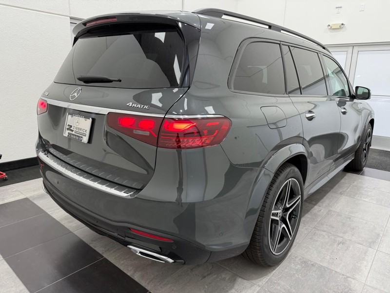 Mercedes-Benz GLS Vehicle Image 2