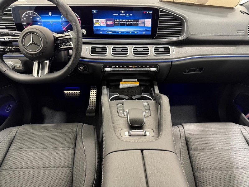 Mercedes-Benz GLS Vehicle Image 6