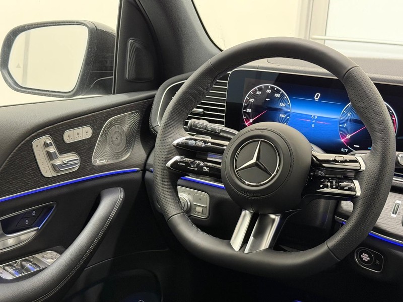 Mercedes-Benz GLS Vehicle Image 8