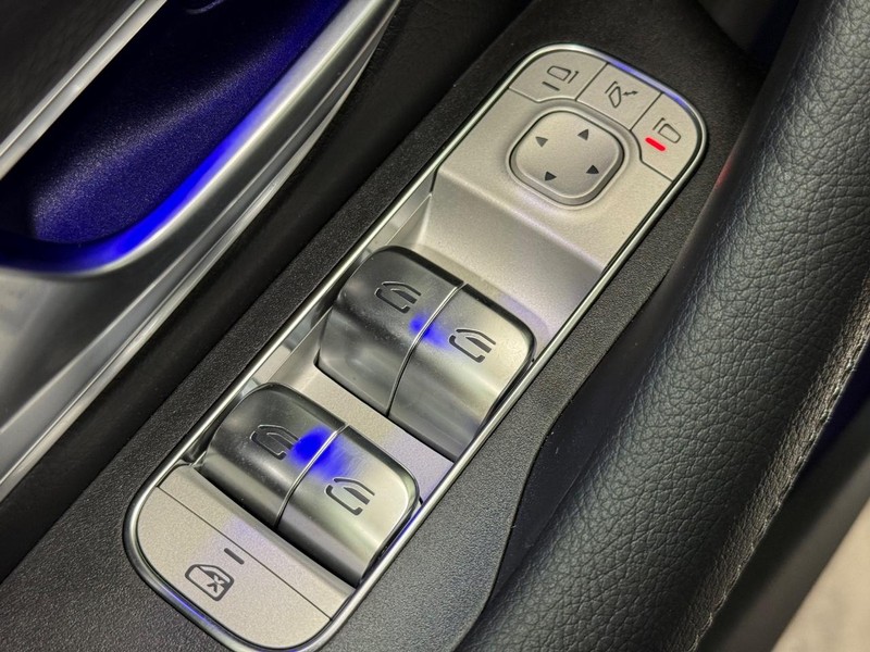 Mercedes-Benz GLS Vehicle Image 15