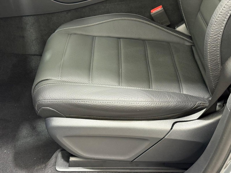 Mercedes-Benz GLS Vehicle Image 16