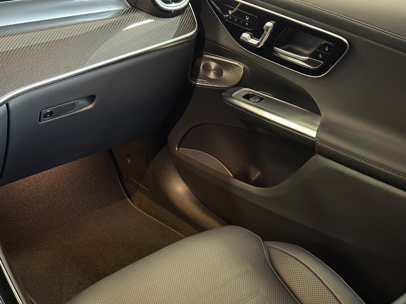 Mercedes-Benz GLC Vehicle Image 8