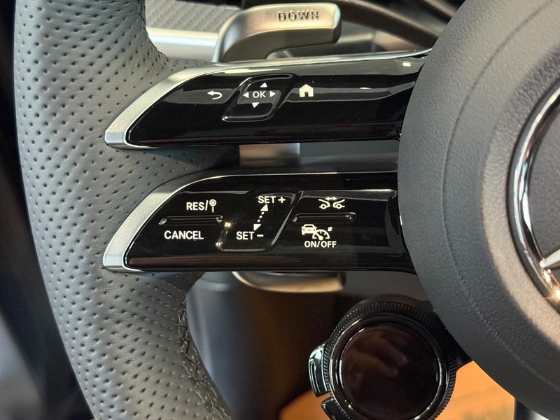 Mercedes-Benz GLC Vehicle Image 10