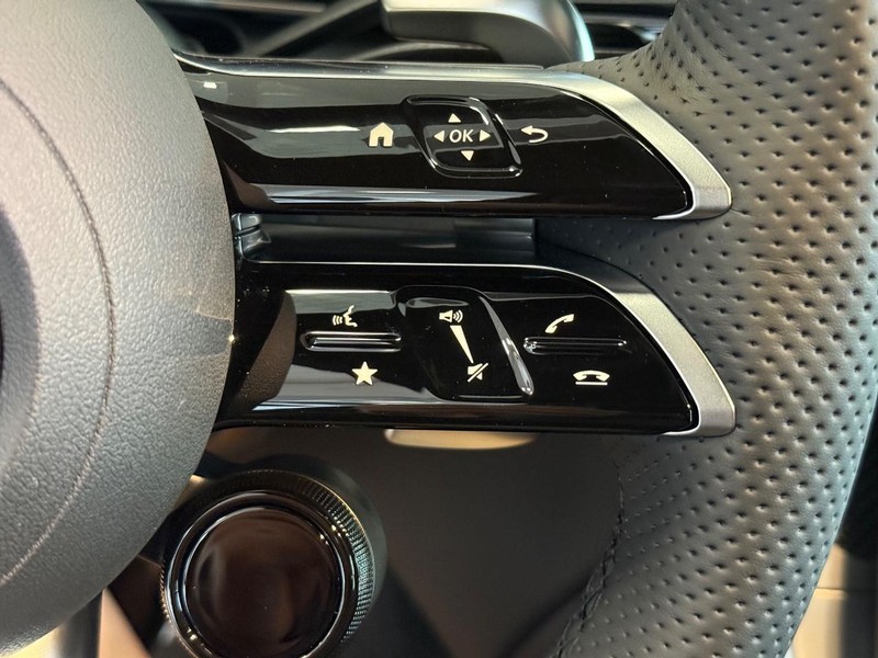 Mercedes-Benz GLC Vehicle Image 11