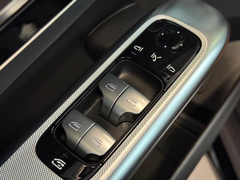 Mercedes-Benz GLC Vehicle Image 13