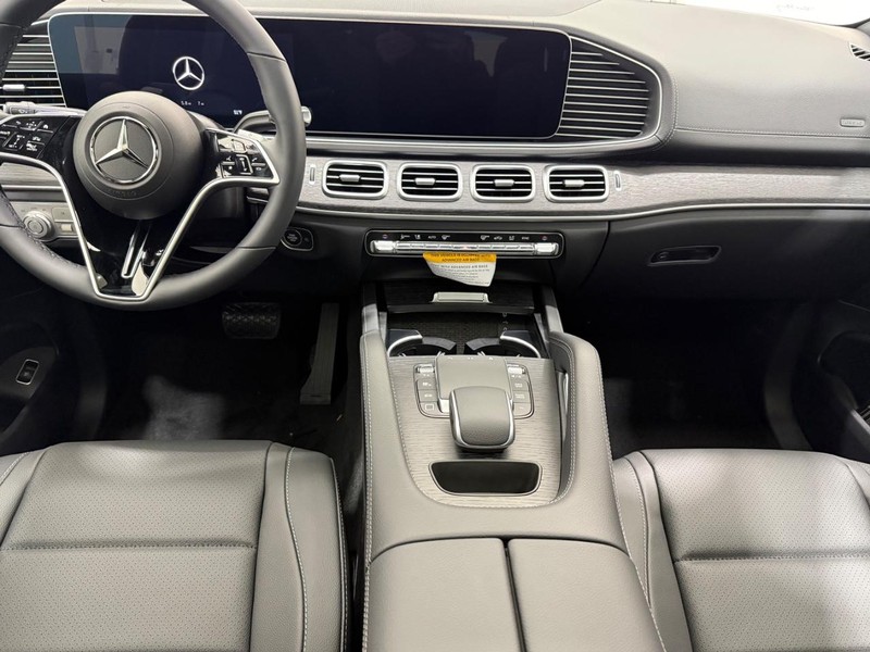 Mercedes-Benz GLE Vehicle Image 6