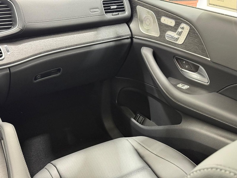 Mercedes-Benz GLE Vehicle Image 9