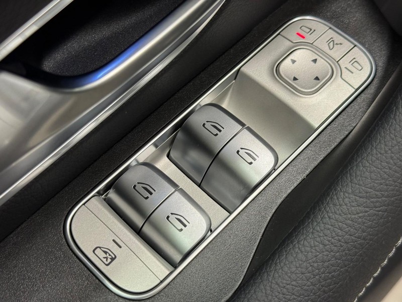 Mercedes-Benz GLE Vehicle Image 16