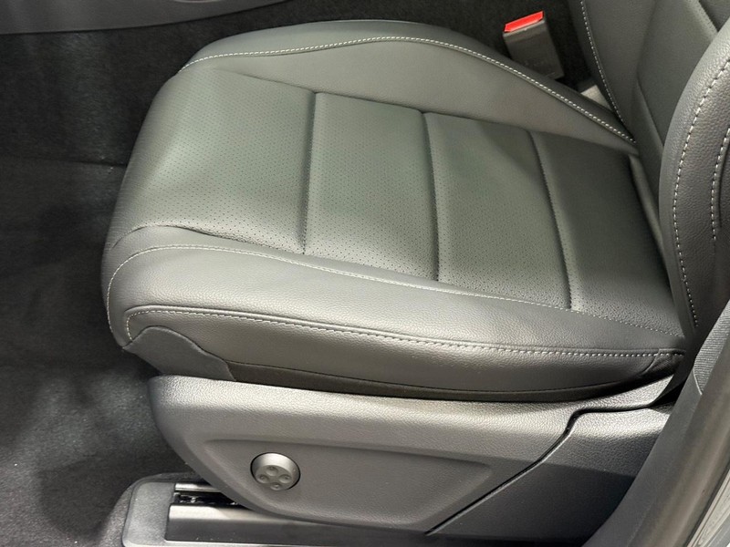 Mercedes-Benz GLE Vehicle Image 17