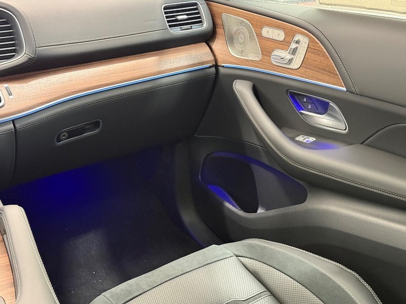 Mercedes-Benz GLE Vehicle Image 9