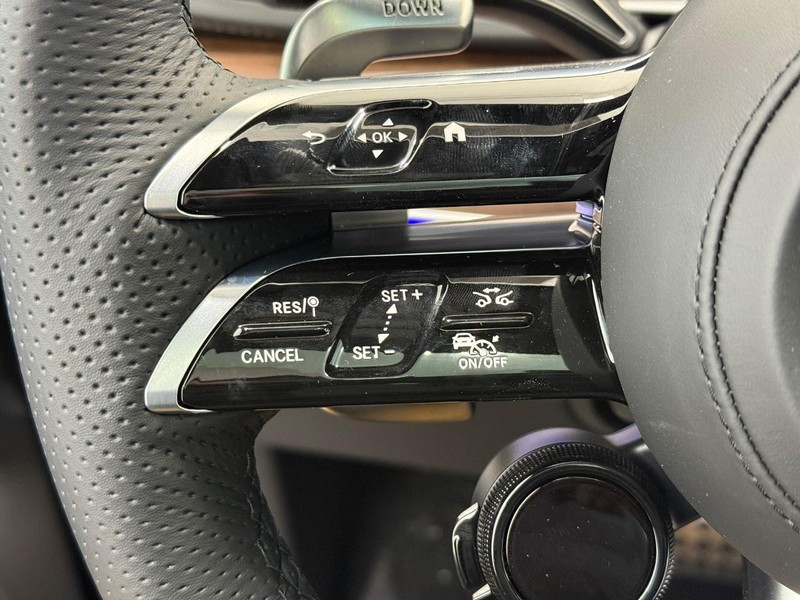 Mercedes-Benz GLE Vehicle Image 11