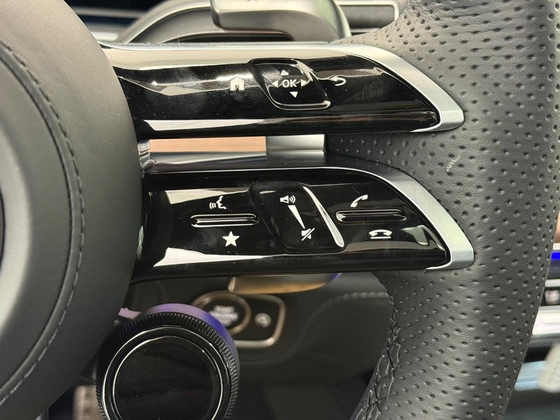 Mercedes-Benz GLE Vehicle Image 12