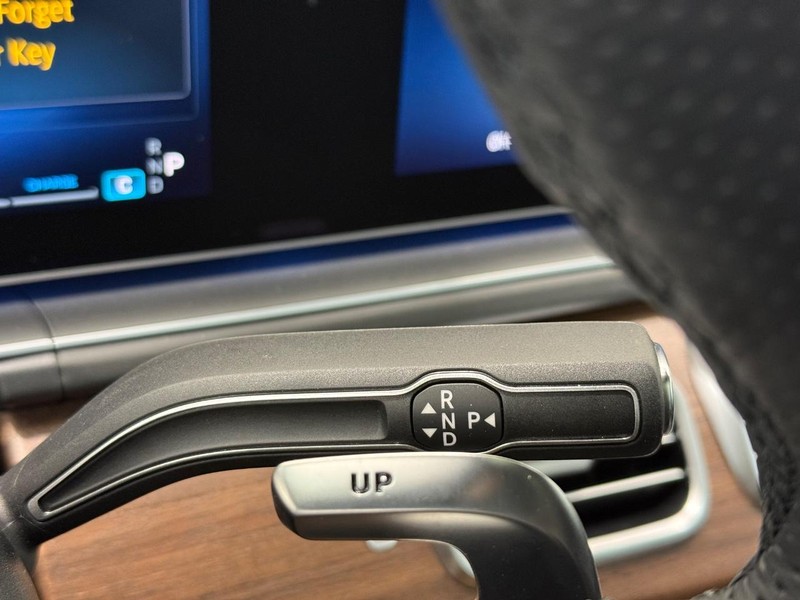 Mercedes-Benz GLE Vehicle Image 13