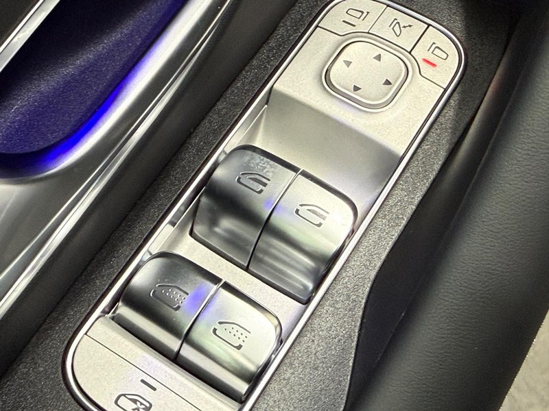 Mercedes-Benz GLE Vehicle Image 15