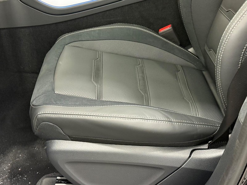 Mercedes-Benz GLE Vehicle Image 16