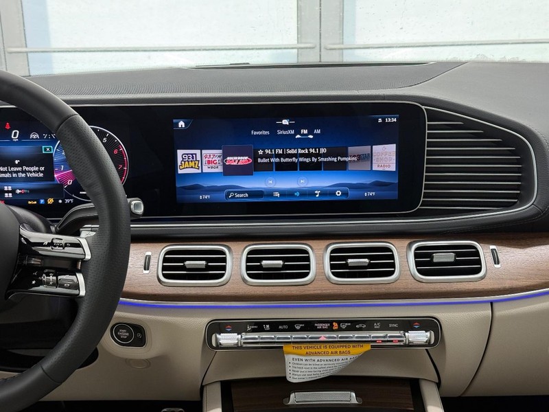 Mercedes-Benz GLS Vehicle Image 7