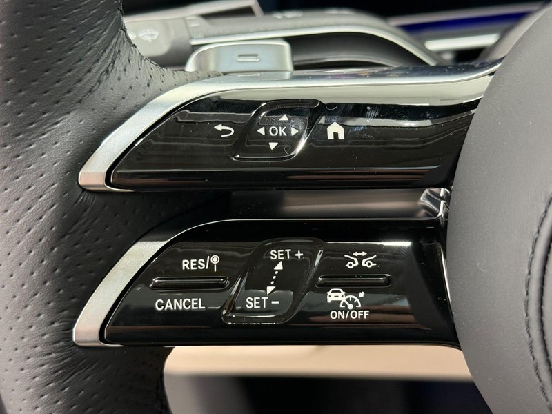 Mercedes-Benz GLS Vehicle Image 11