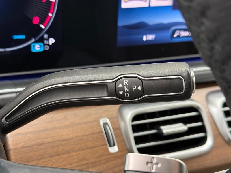 Mercedes-Benz GLS Vehicle Image 13