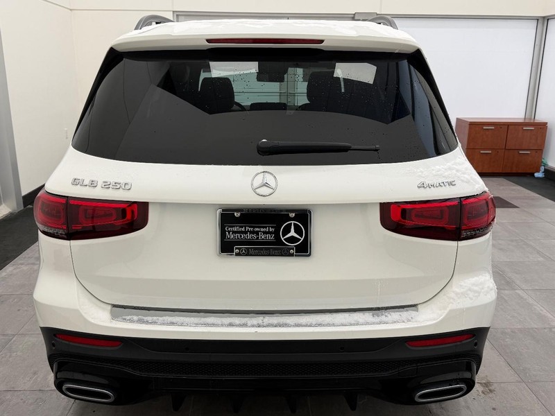 Mercedes-Benz GLB Vehicle Image 3