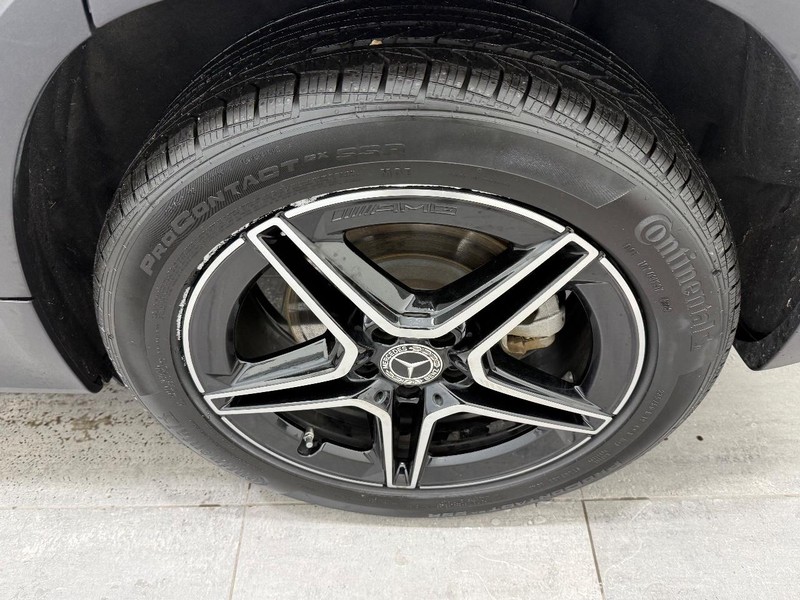 Mercedes-Benz GLB Vehicle Image 5