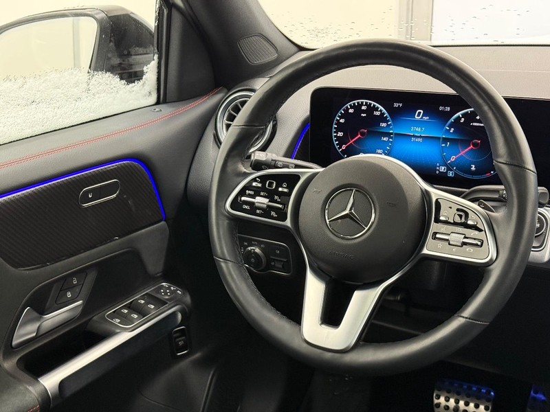 Mercedes-Benz GLB Vehicle Image 11