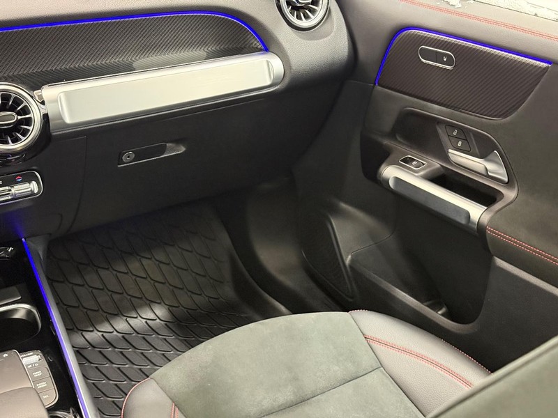 Mercedes-Benz GLB Vehicle Image 12